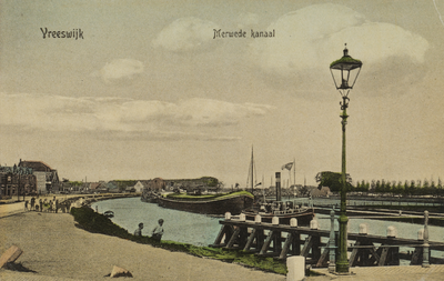 130327 Gezicht op het Merwedekanaal te Vreeswijk, vanaf de Handelskade, ter hoogte van de Wilhelminabrug.N.B. De ...